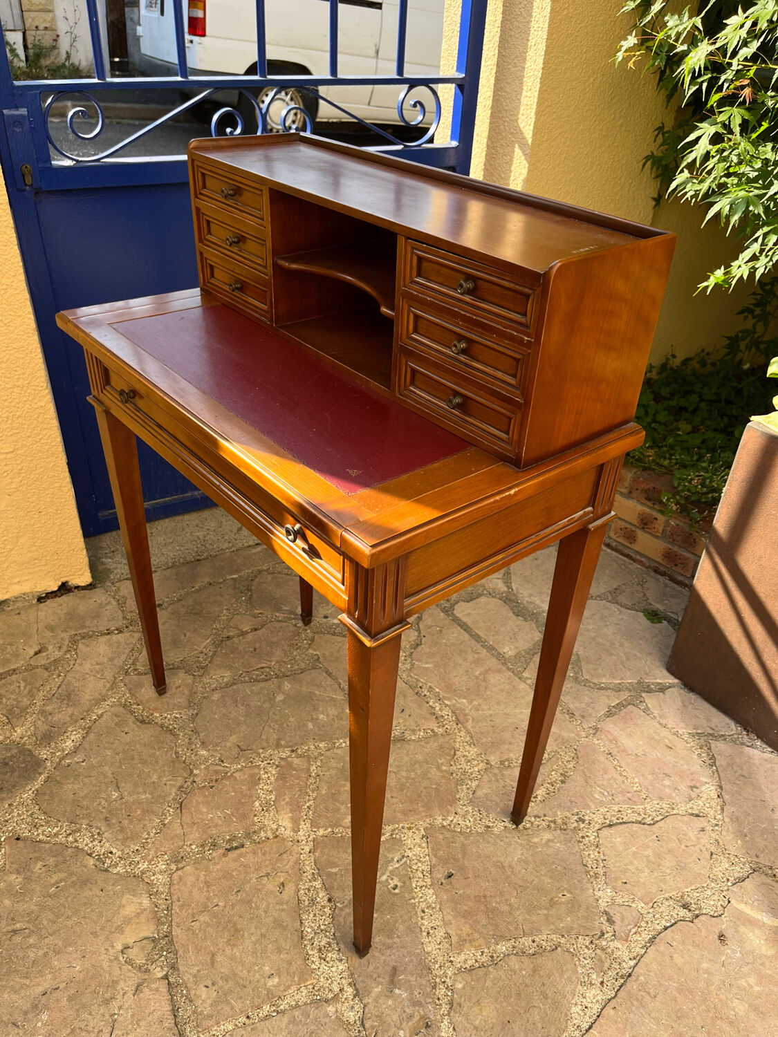 Small office old happiness of the day