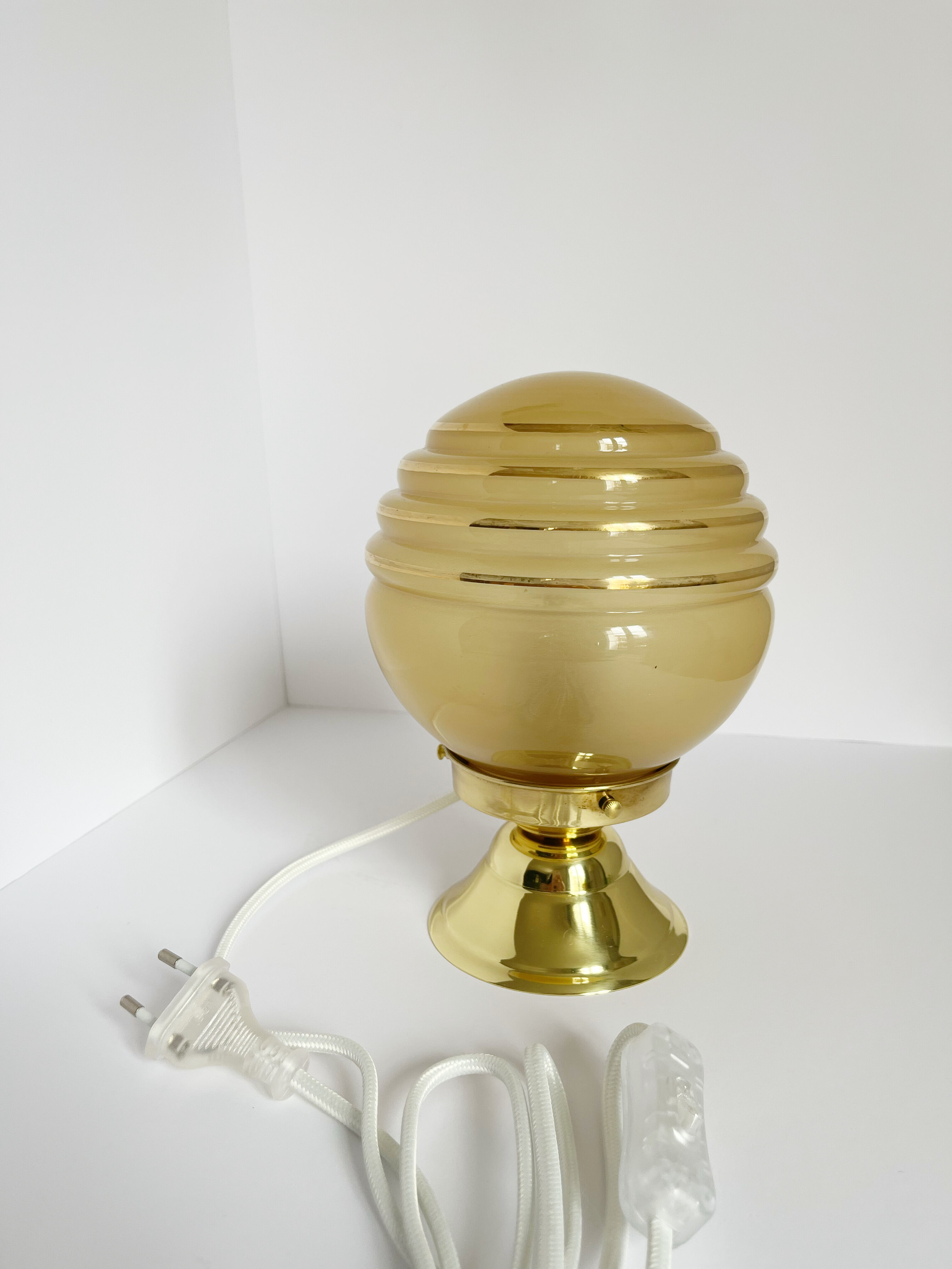 Vintage table lamp / bedside globe