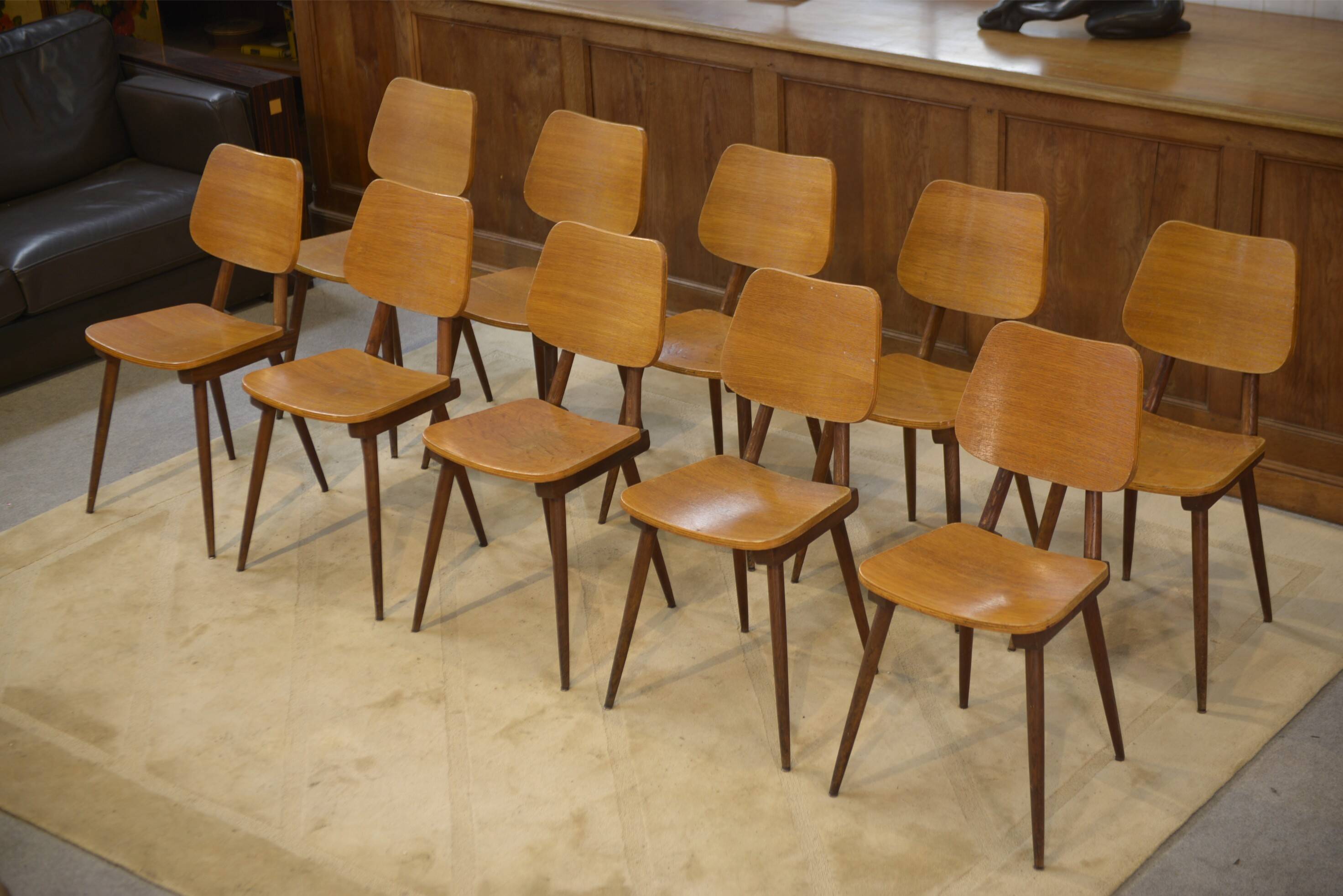 Set of 10 oak chairs from the 1960s.