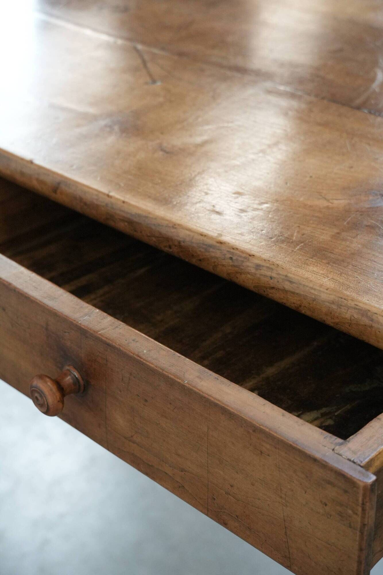 French dining table made of fruitwood from the early 19th century
