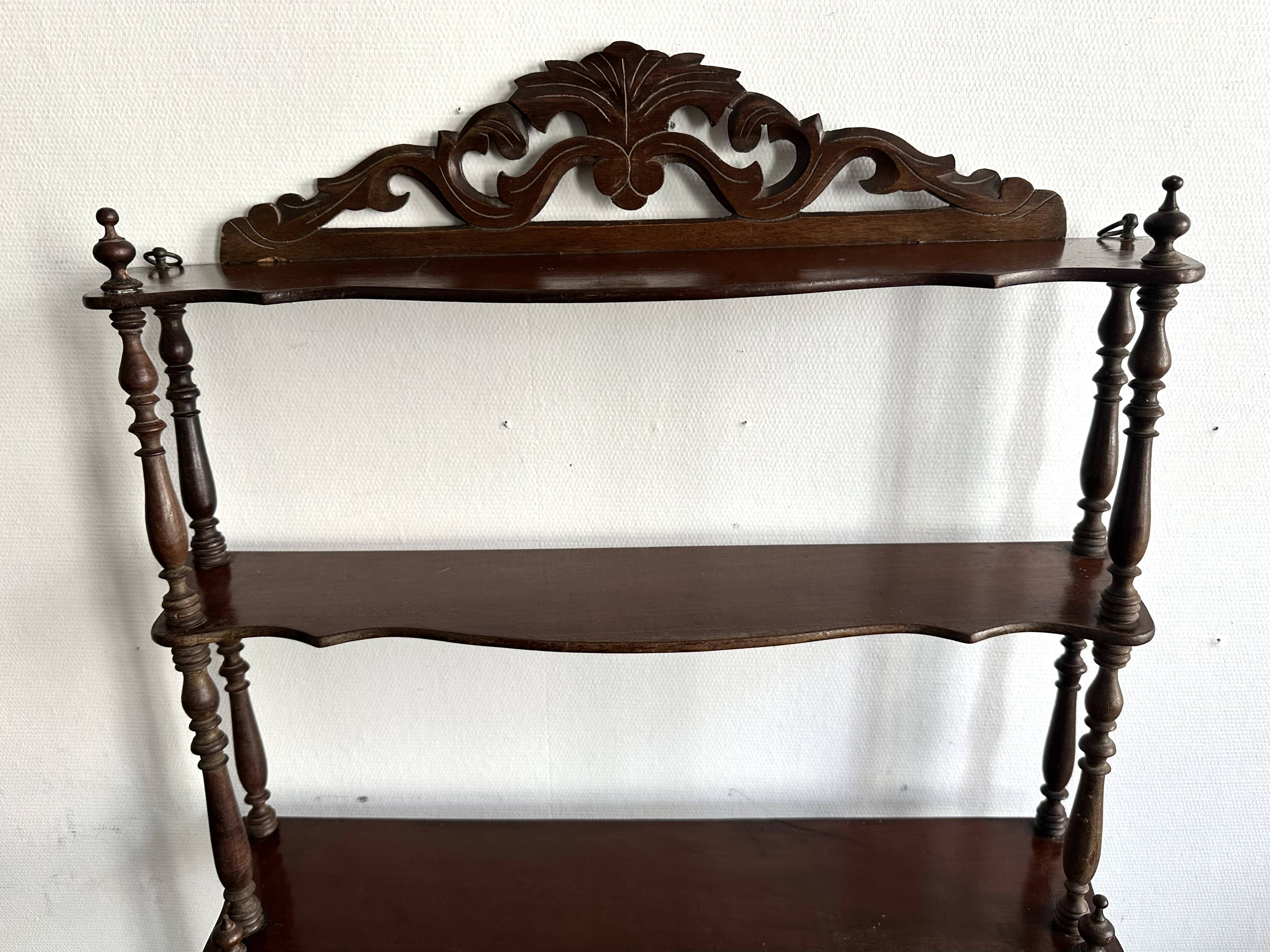 Large Napoleon III shelf in turned wood with a pediment.