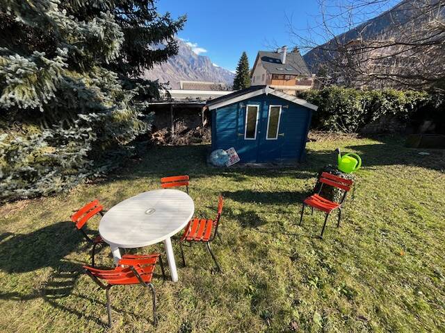 Set of 12 metal chairs