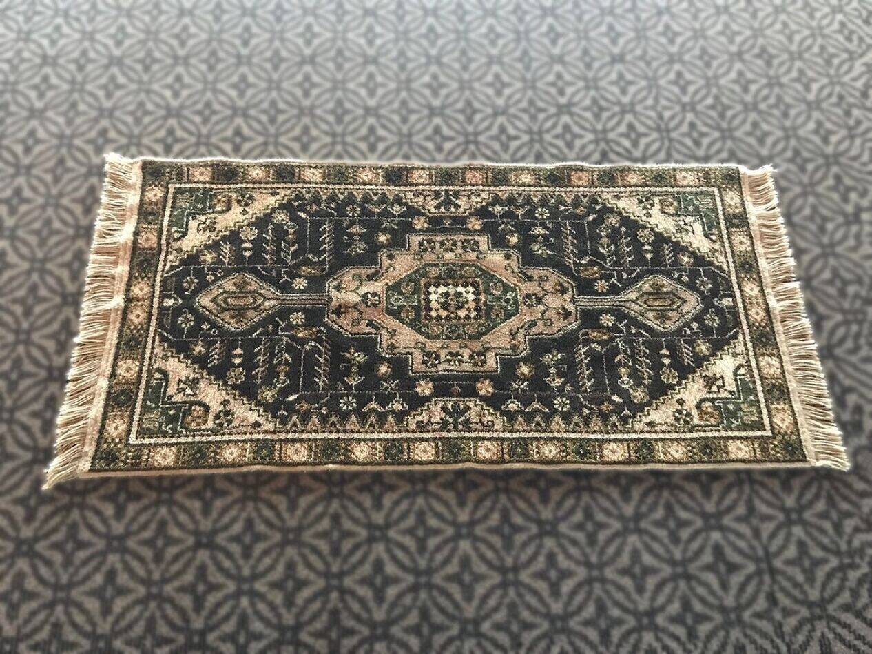 Vintage Turkish Carpet with Medallion Design