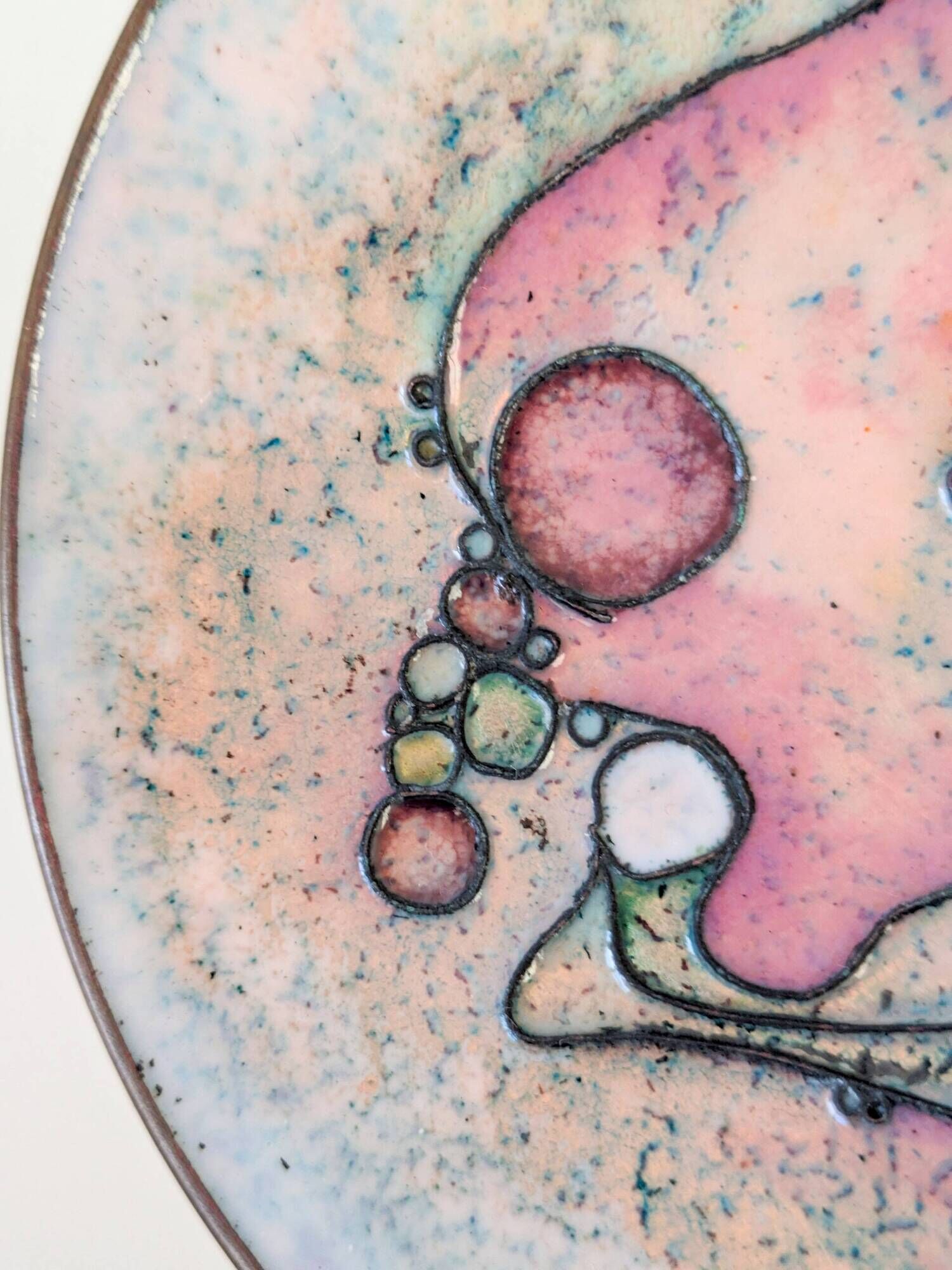 Enamelled copper bowl in pink and purple, abstract design from the 1960s.