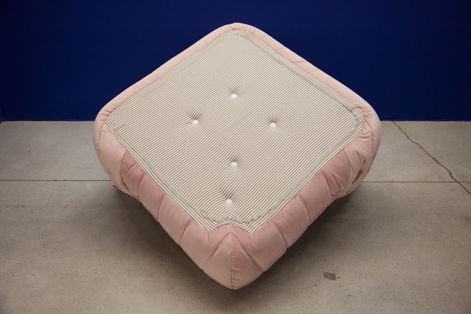 Angle Chair "Togo" model designed by Michel Ducaroy 1973