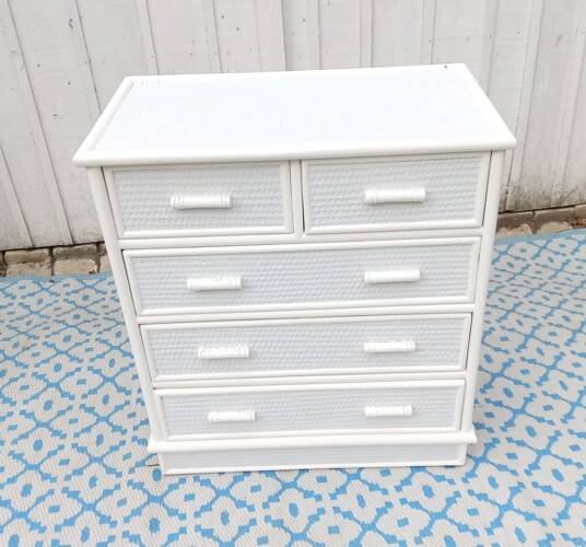 Commode blanche en rotin