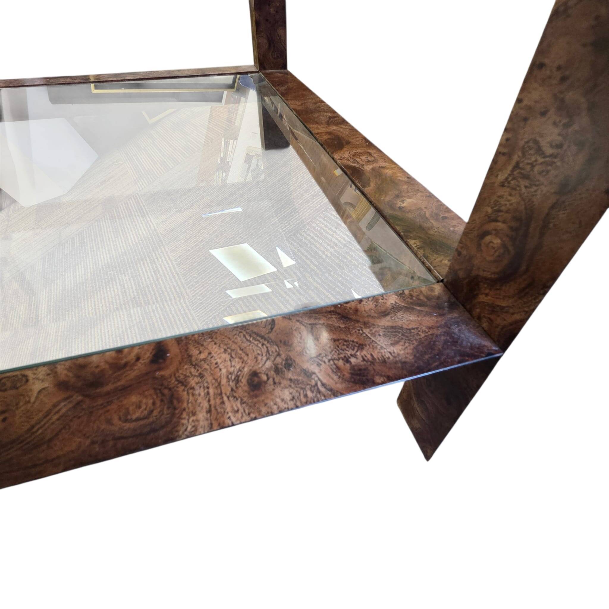 Table basse années 80 en métal gainé imitation loupe de noyer.