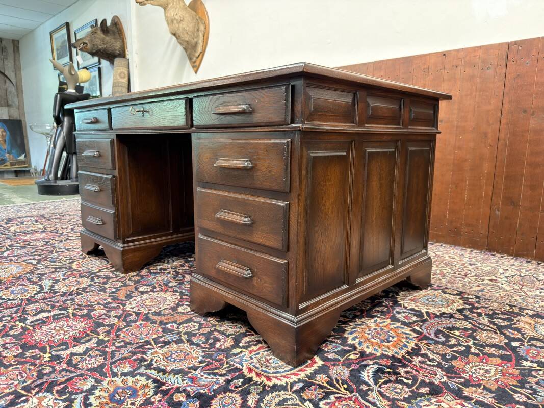 Bureau Chesterfield anglais antique