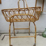 Rattan bassinet on folding support
