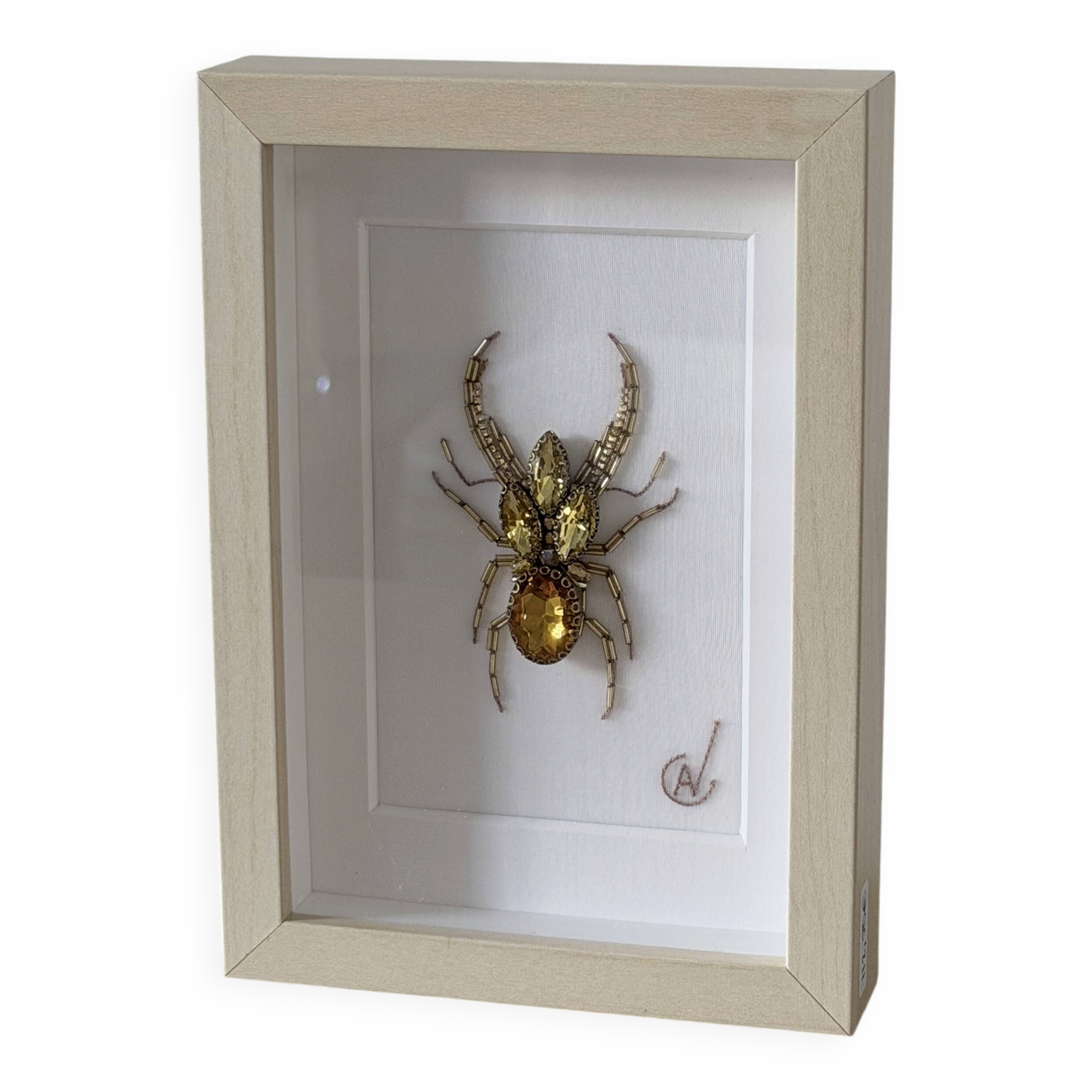 Tableau insecte brodé à la main (pièce unique)
