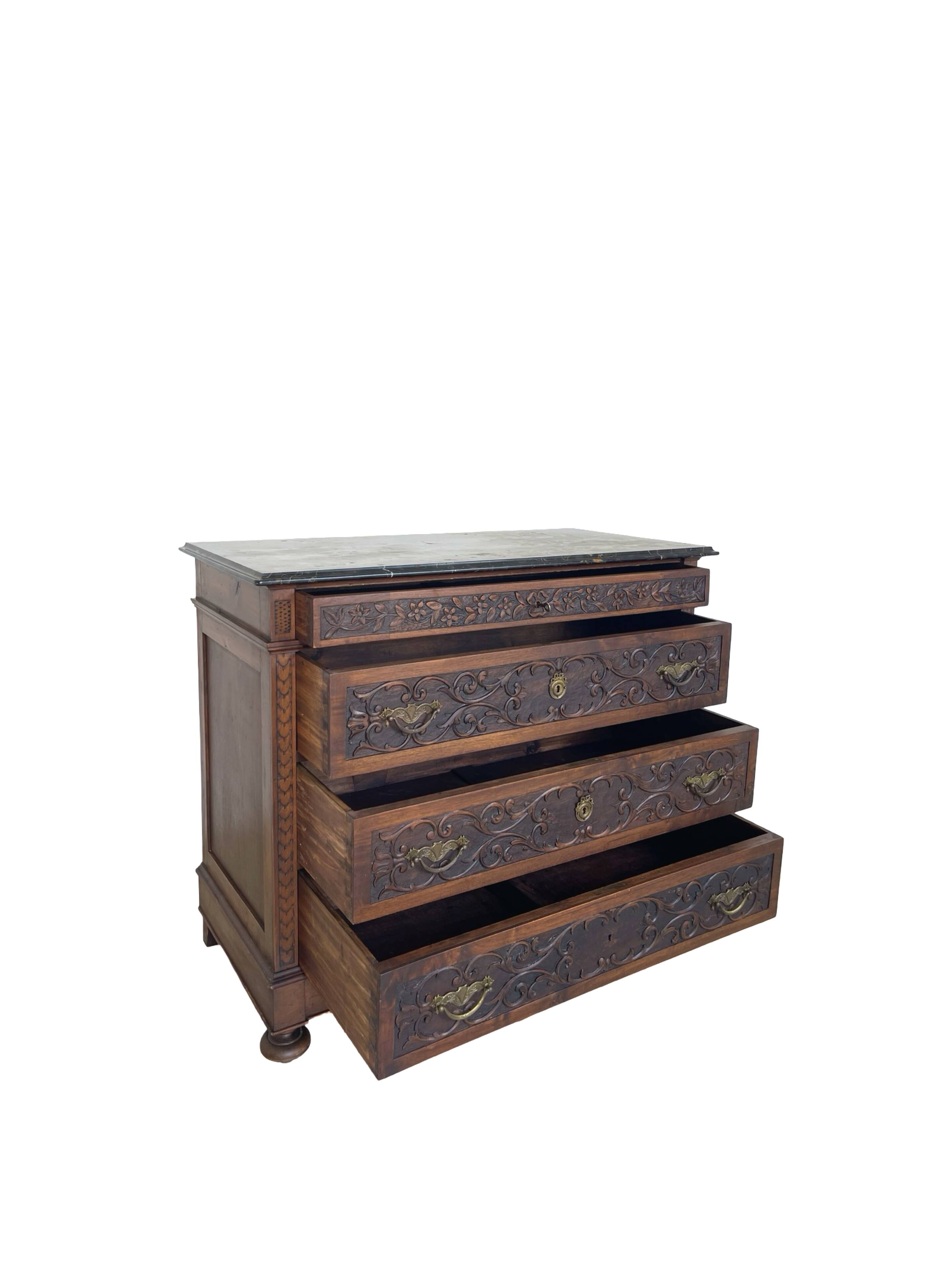 An Italian chest of drawers from the 1900s.