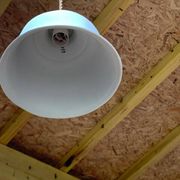 Suspension neuve alix d. reynis en porcelaine de limoge