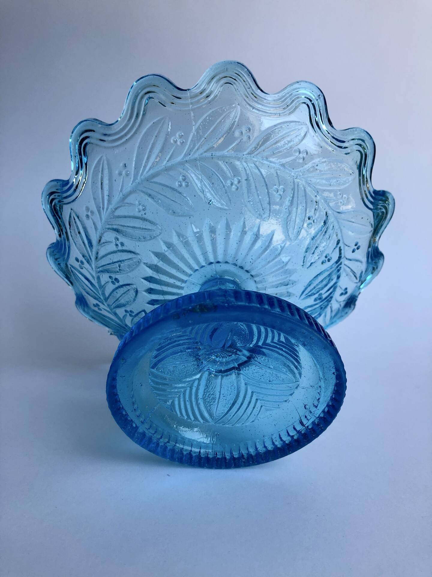 Compotier en verre pressé bleu