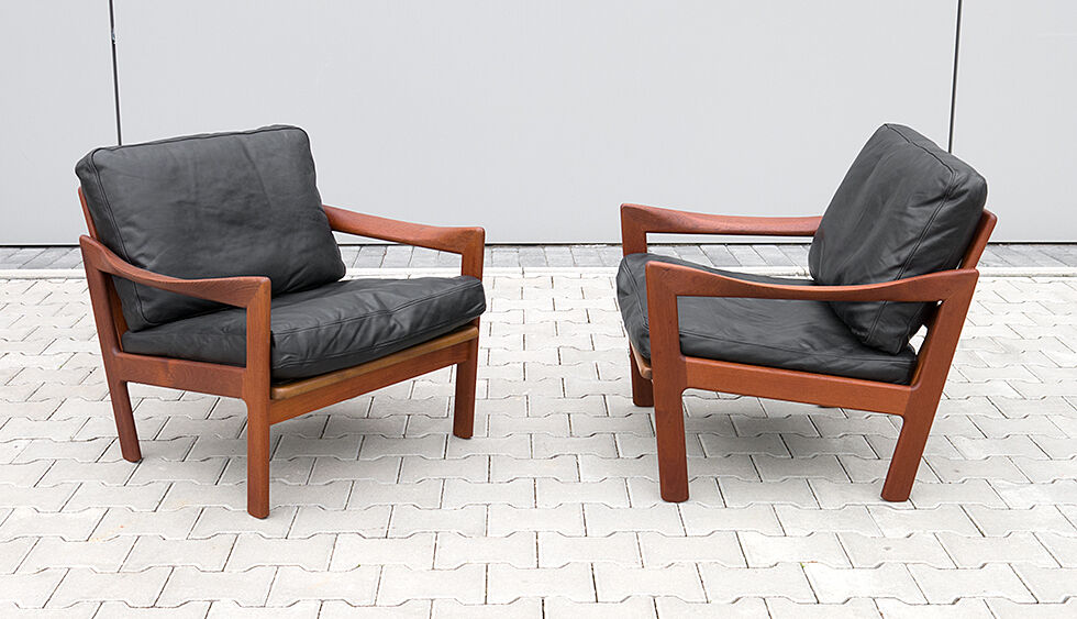 Sofa and armchairs designed by Illum Wikkelso