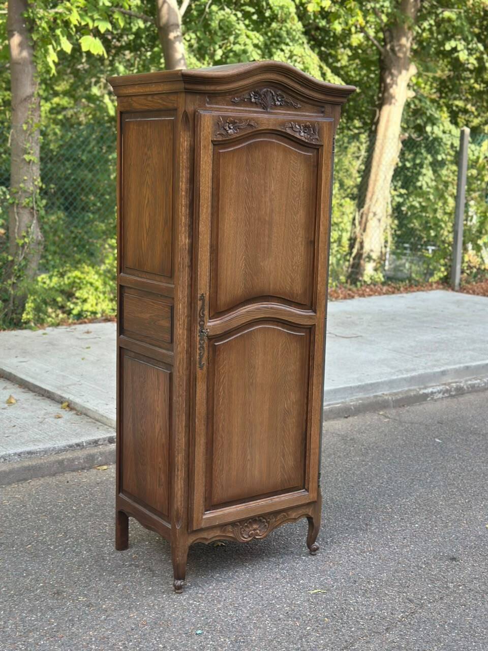 Single door oak wardrobe in Louis XV style – Vintage wardrobe