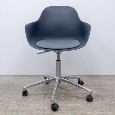 CRASSEVIG Pola Round chair with grey wheels