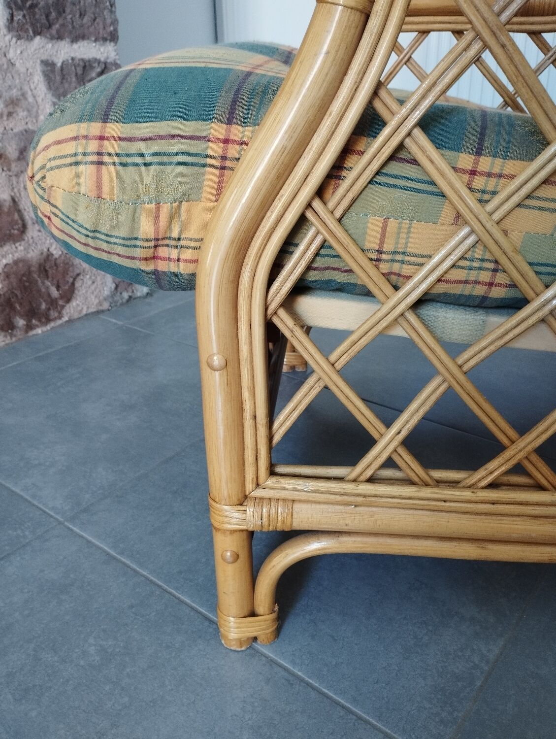 Vintage armchair in bamboo and rattan with a tartan pattern.