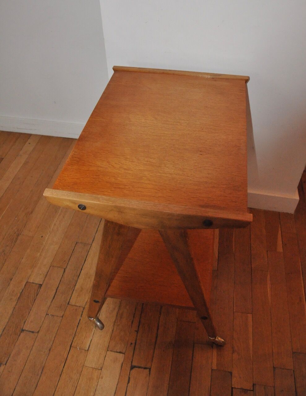 Serving table in wooden