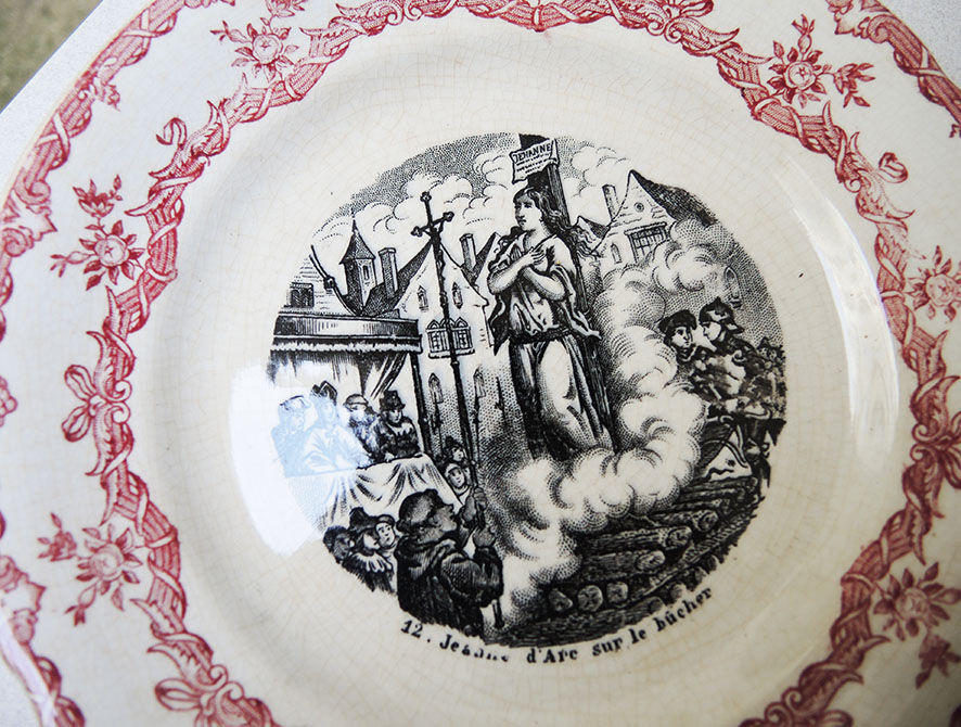 11 old plates hb choisy le roi in earthenware: joan of arc