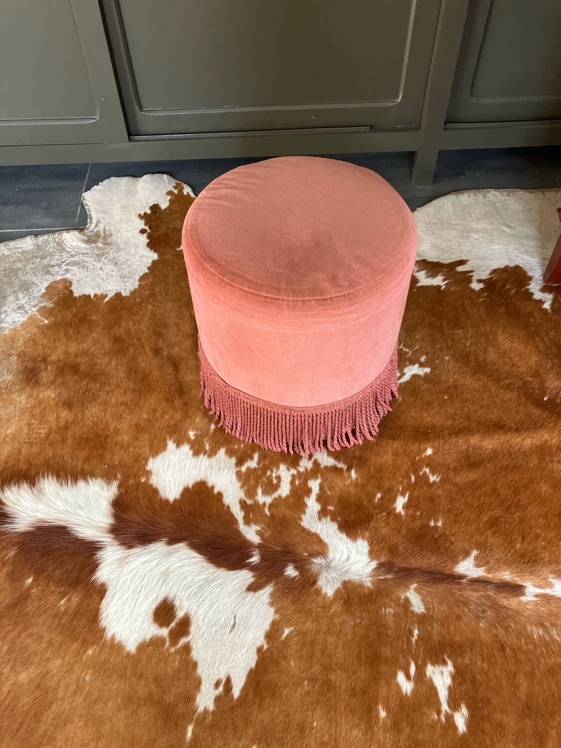 Pink velvet pouf