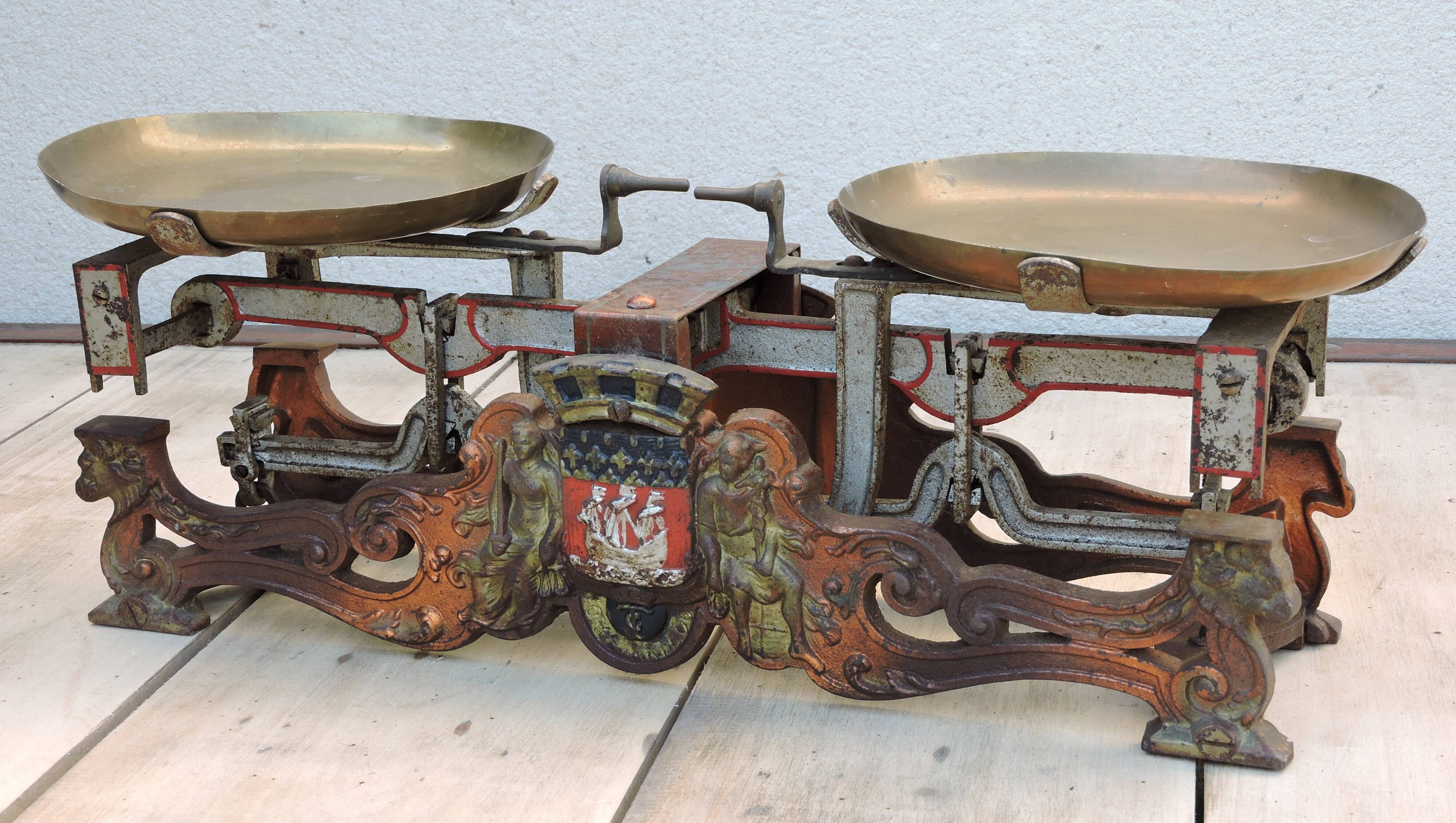 Skeleton beak balance the parisian Testut ancient maraicher epicier