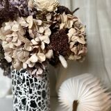 Vase en ciment blanc
