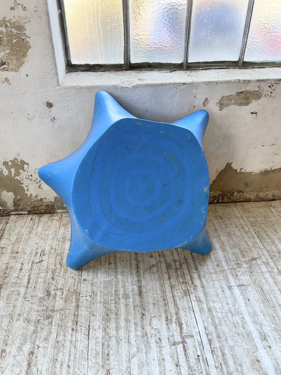 Set of 2 free-form fiberglass planters