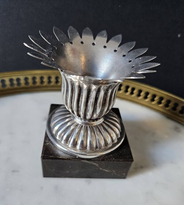 Oeuf d'Autruche, Socle en Métal Argenté & Marbre Noir (Début XXème) H: 21cm