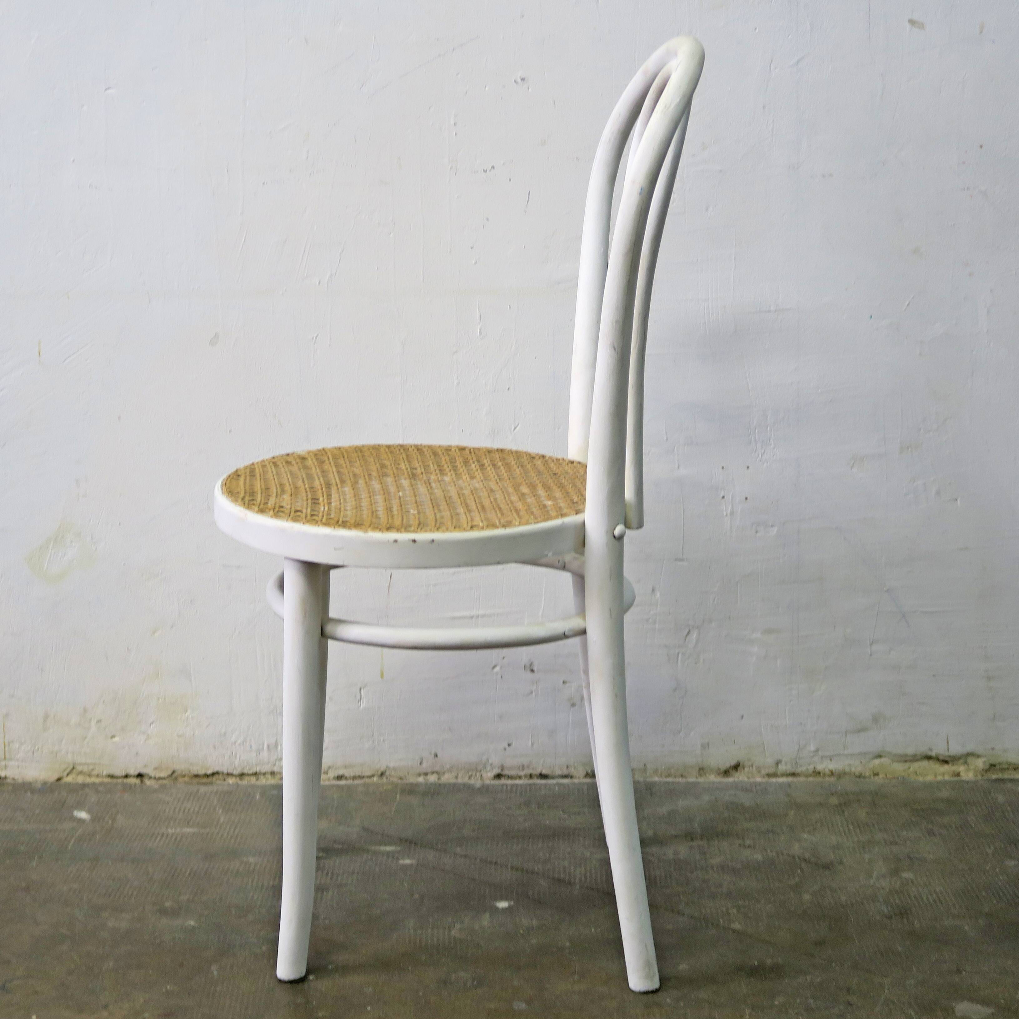 Chaise bistrot blanche cannée