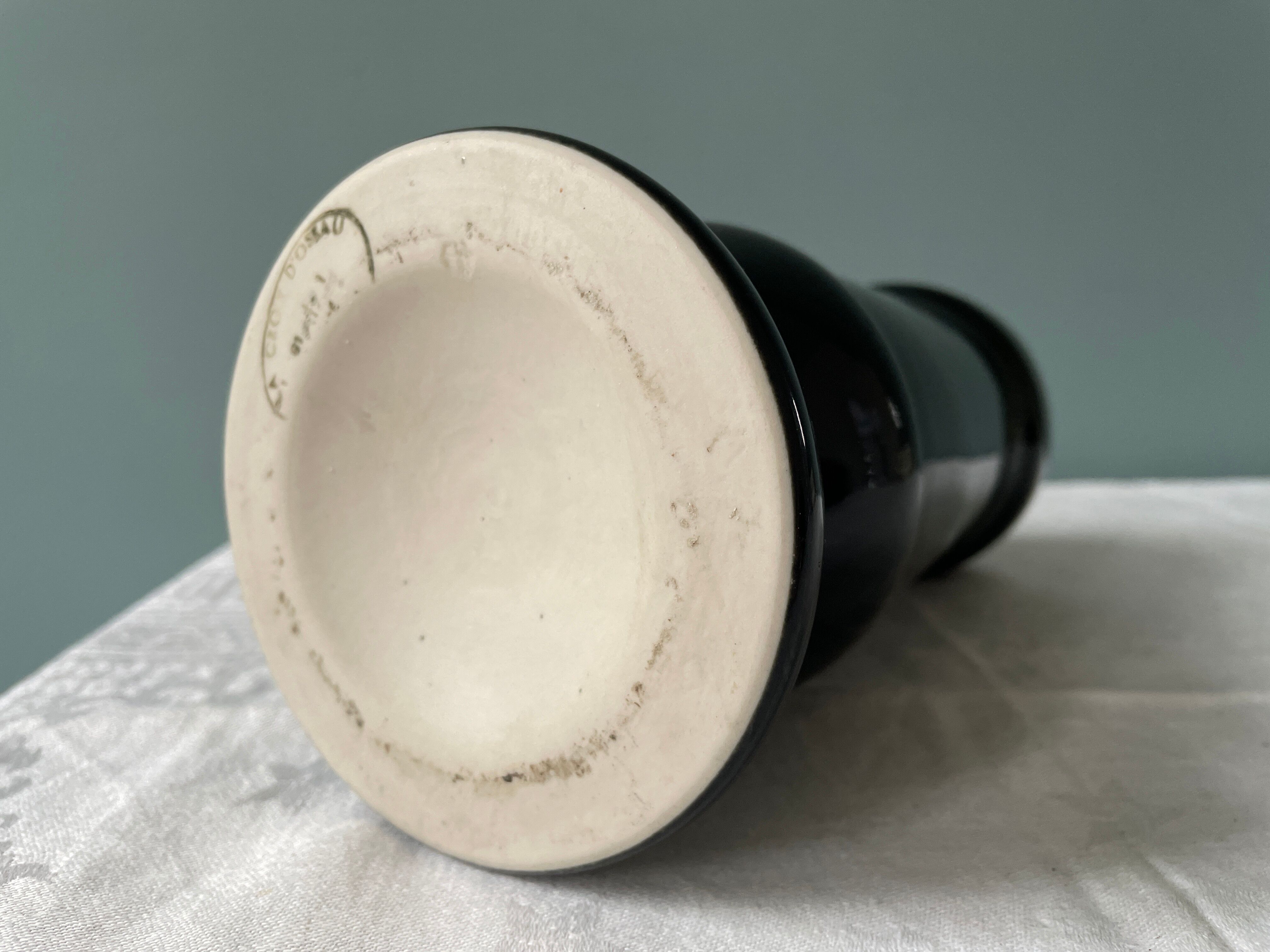 Black glazed ceramic vase, La Croix d'Ossau