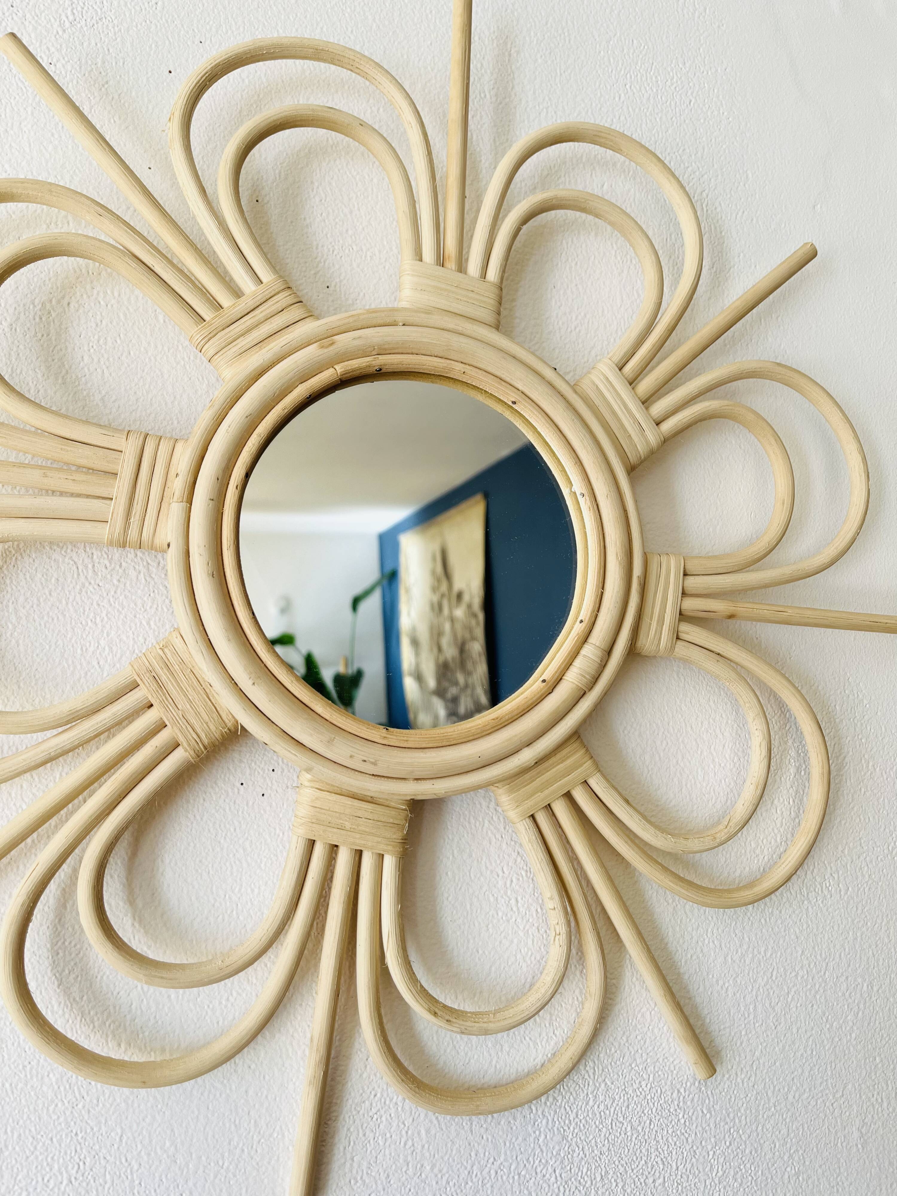 Flower-shaped rattan mirror, 55 cm