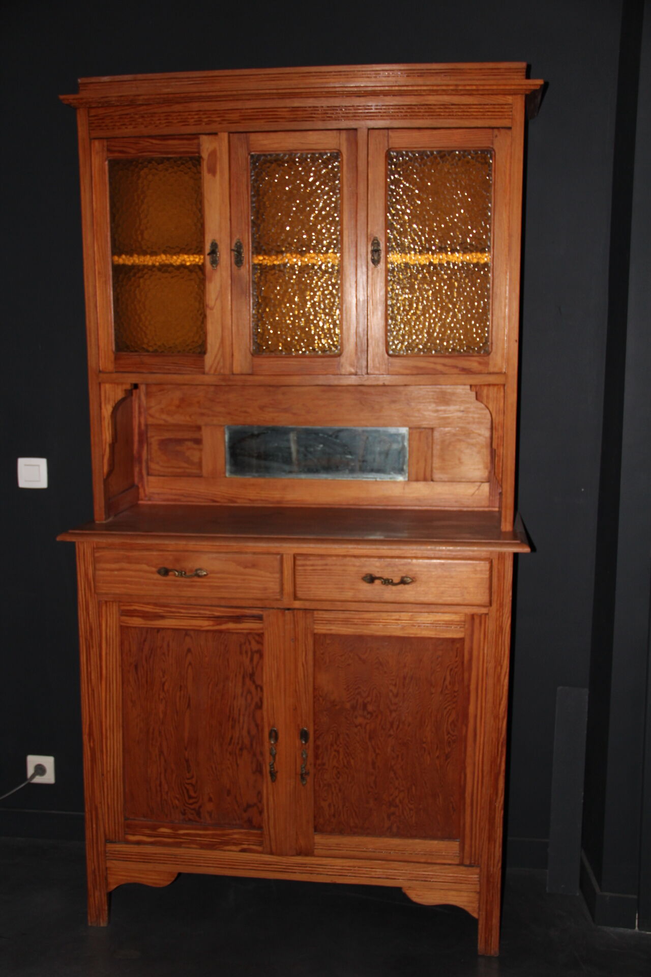 Double-body cabinet in varnished pine sun tones