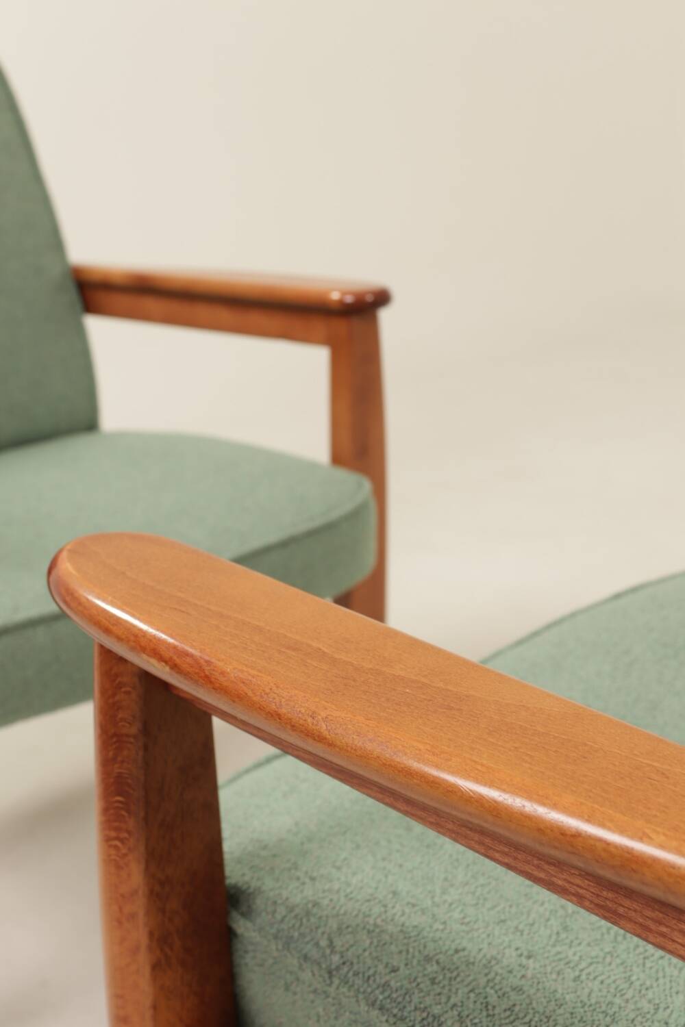 Pair de fauteuil le vert menthe l'année 1970