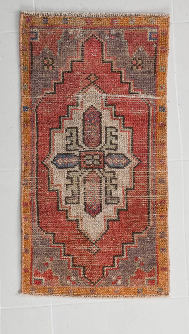 2x3 Red Beige Classic Vintage Rug, 43x82Cm
