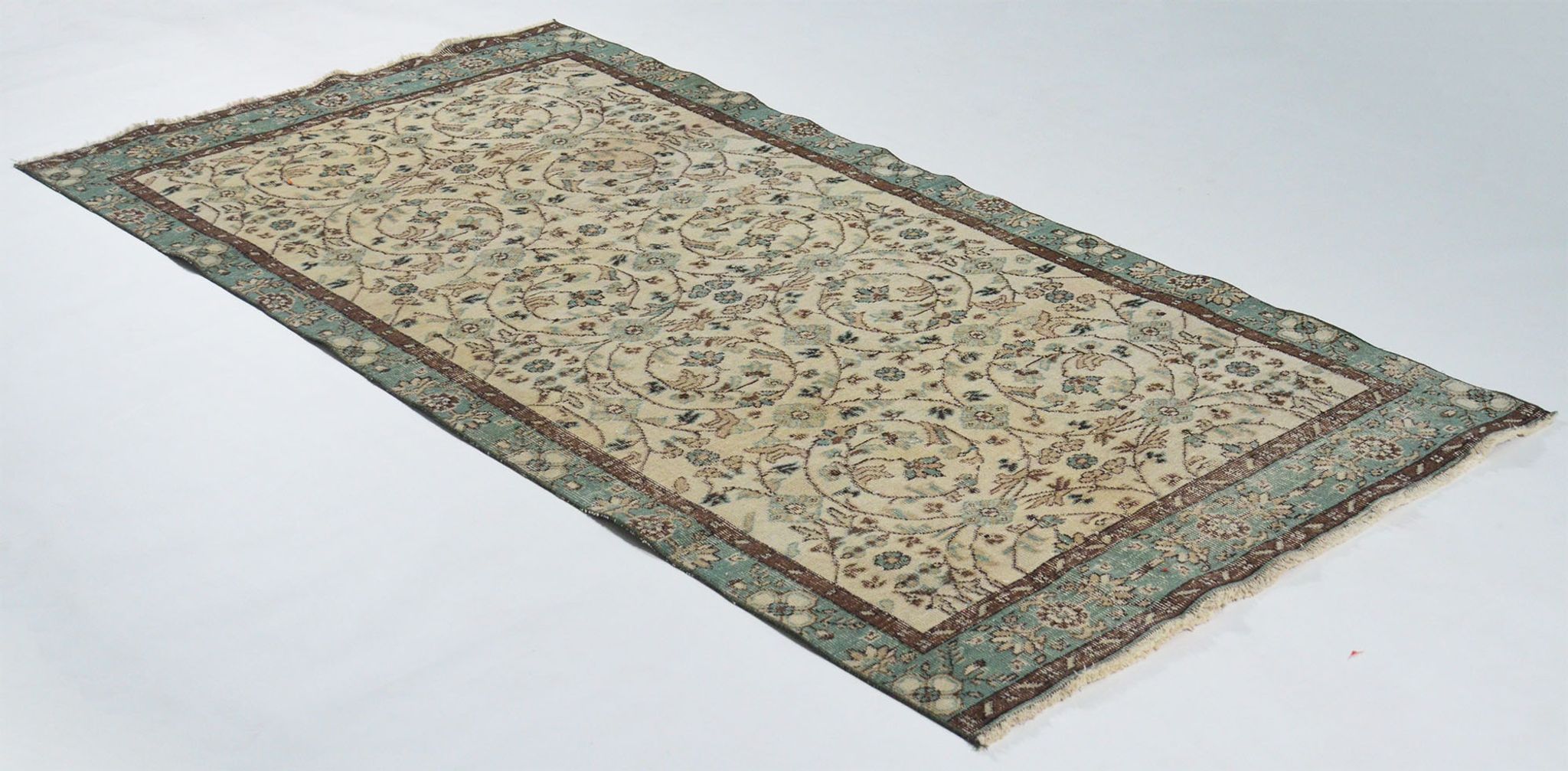Tapis anatolien fait à la main 241 x 122 cm
