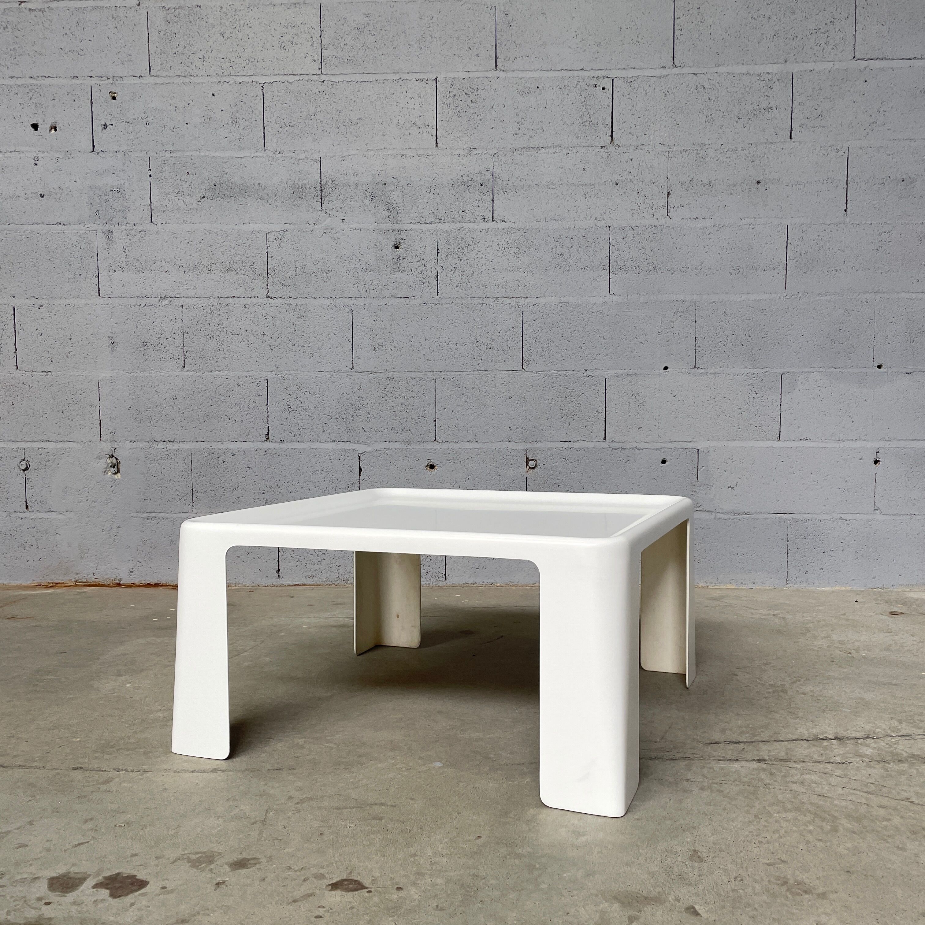 Coffee table "Amanta", Mario Bellini