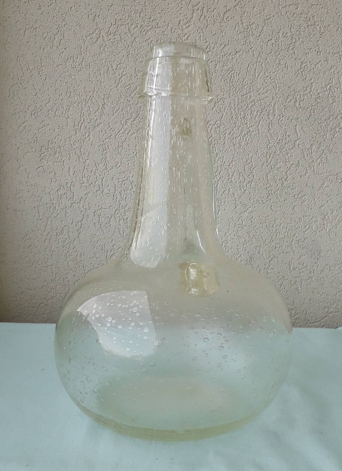 Bubble glass carafe