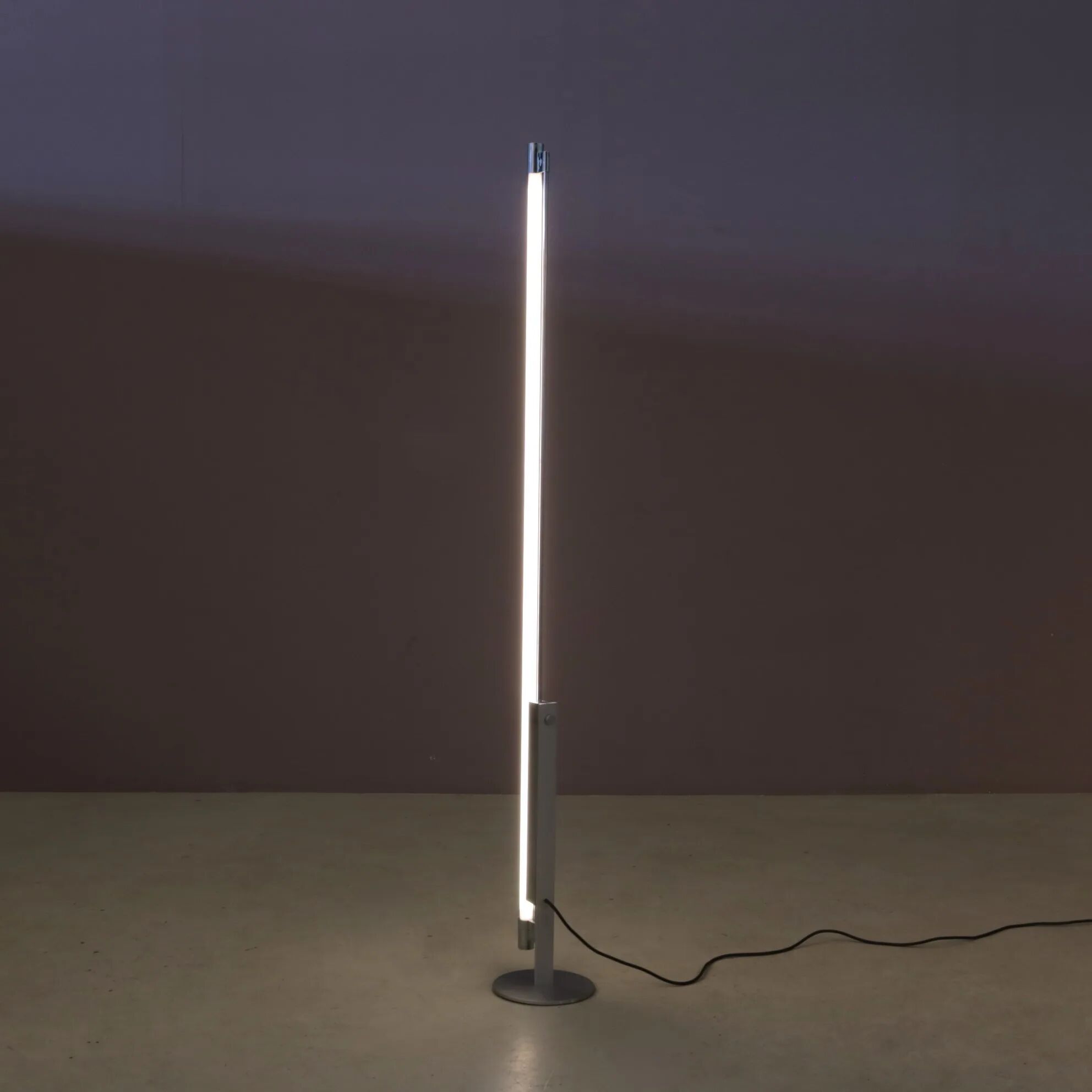 Lampe de sol Trapez en chrome des années 1990 avec tube blanc par Erwin Egli pour Ribag Suisse