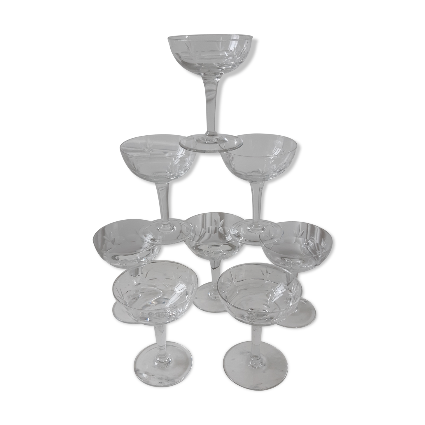 Set of 8 crystal cups engraved 30s