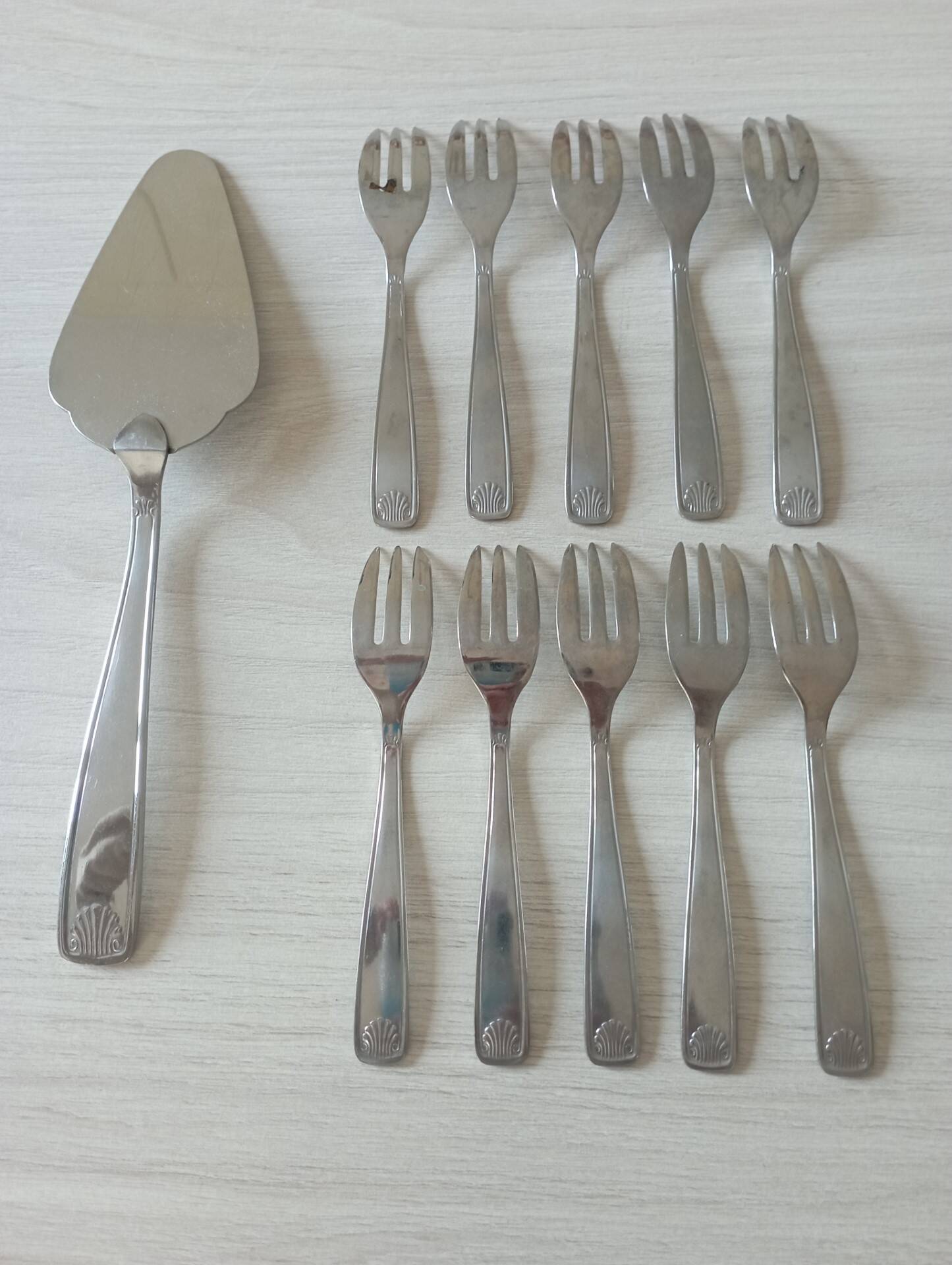 Dessert forks