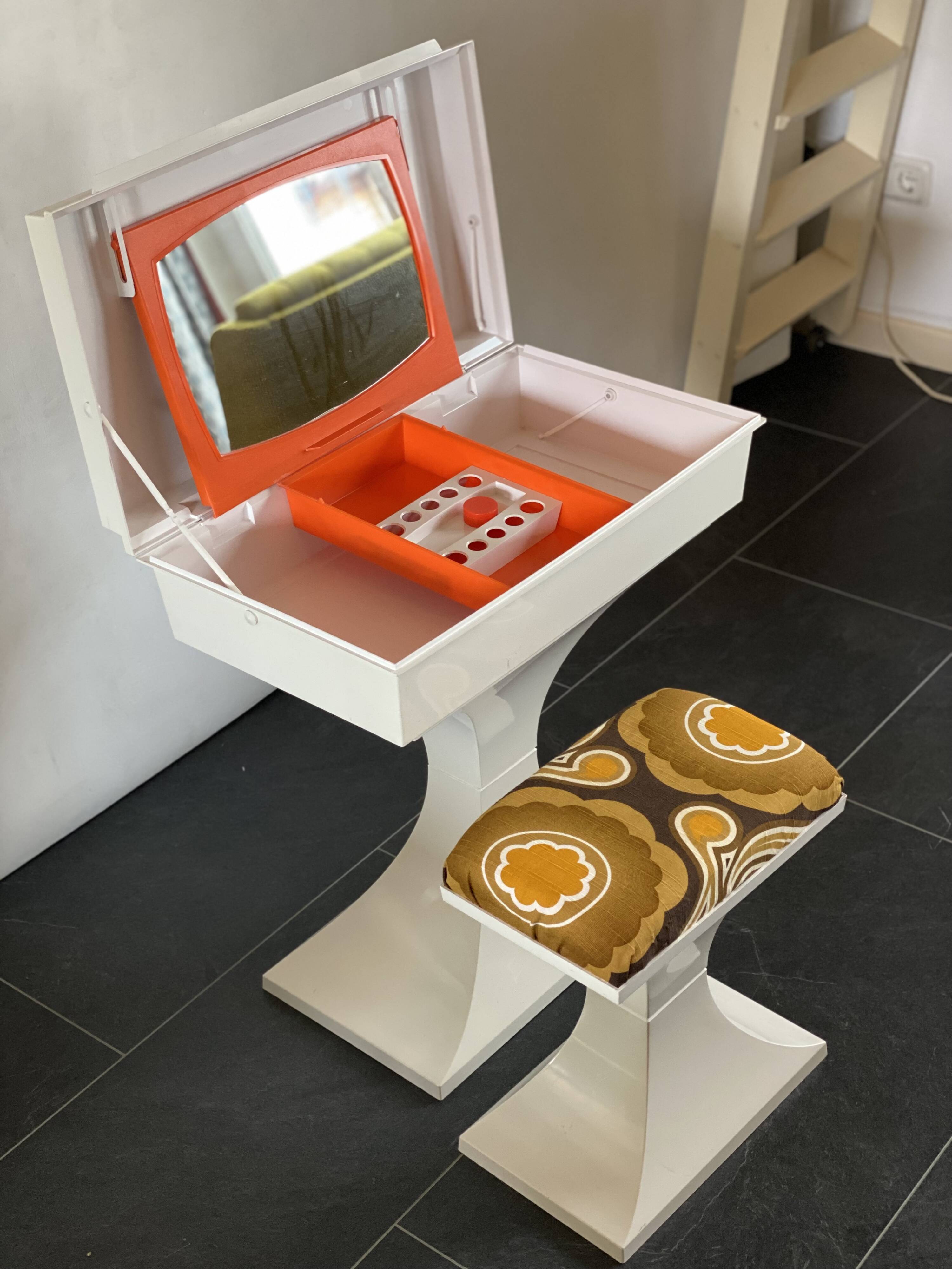 Coiffeuse et tabouret Space Age par Prisunic