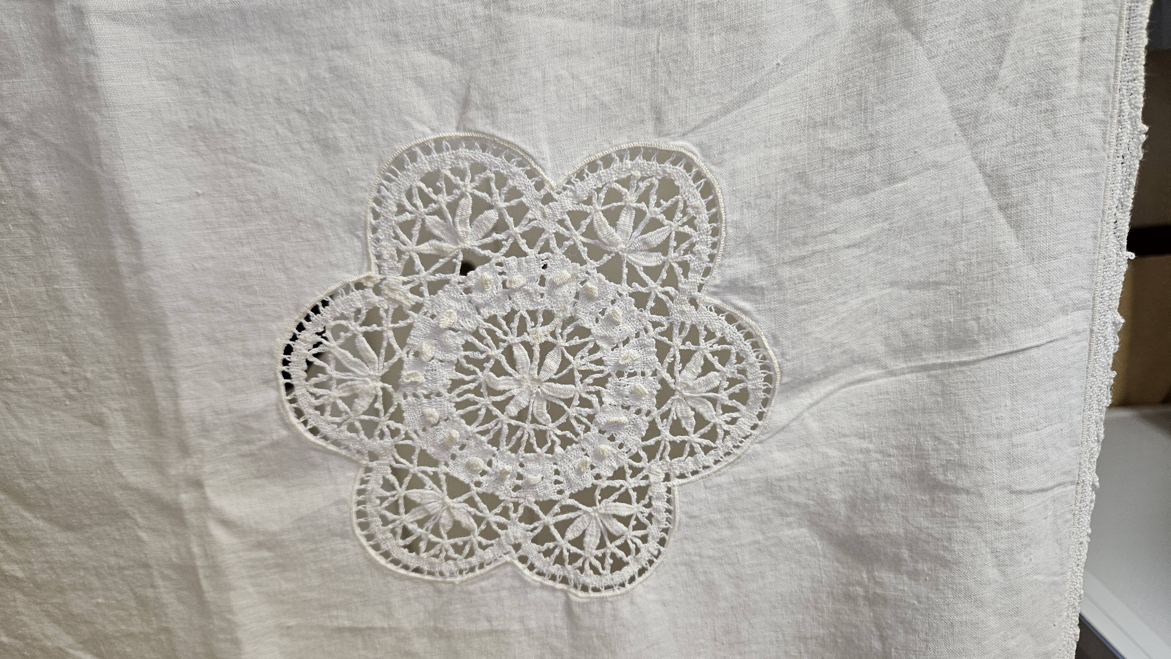 Tablecloth for 12 people