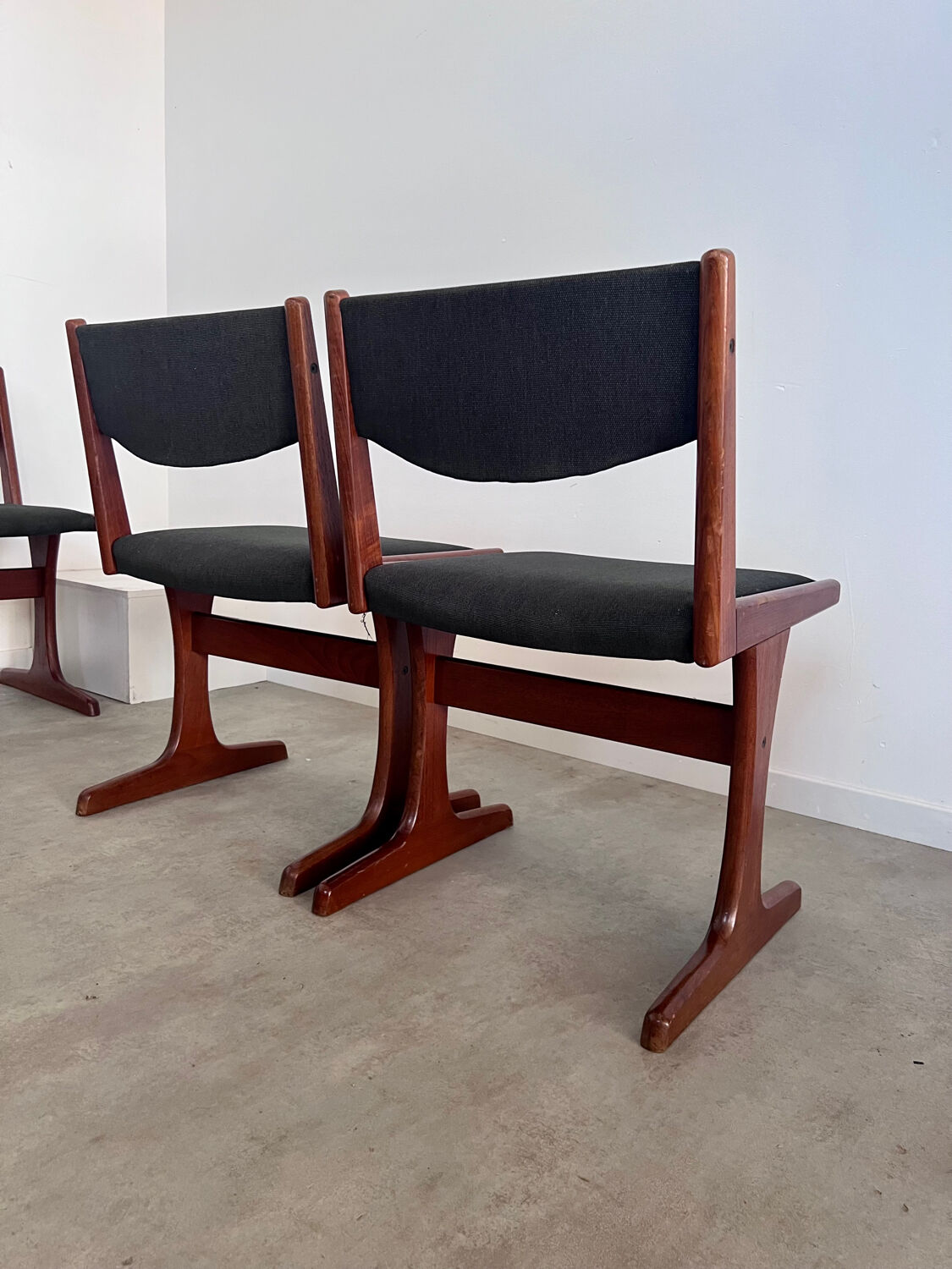 Set of 6 old Scandinavian chairs from the 60s, vintage teak