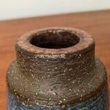 Minimalist studio pottery vase from mid-century Danish artist Michael Andersen, Bornholm, 1960s.