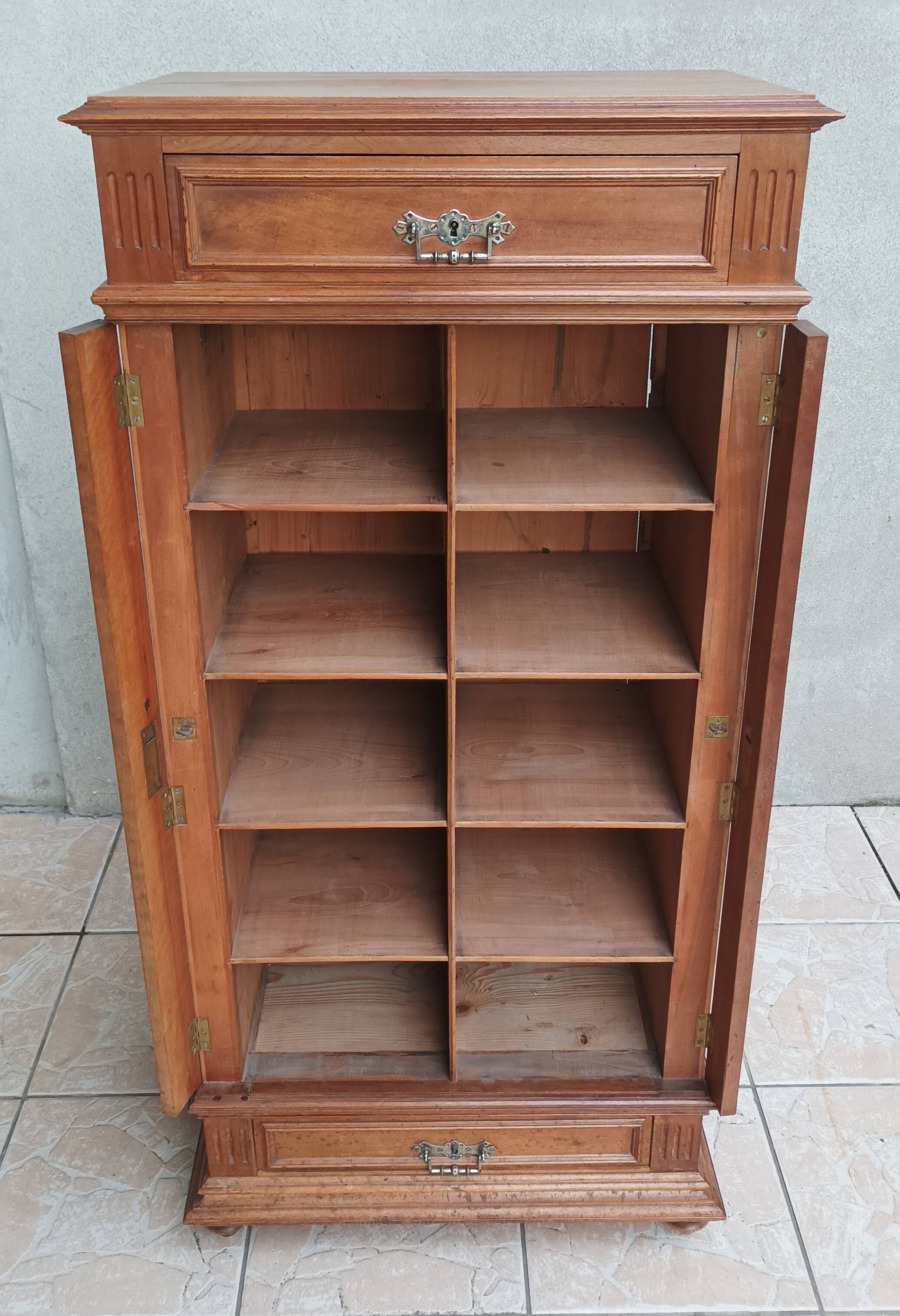 Walnut cardboard box stamped BRUN.G