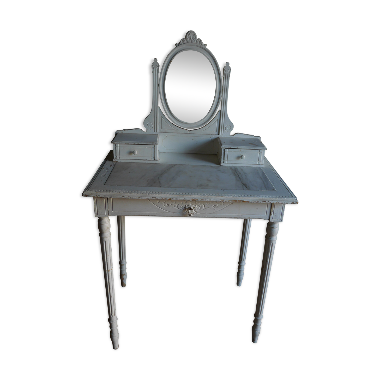 White patina hairdresser