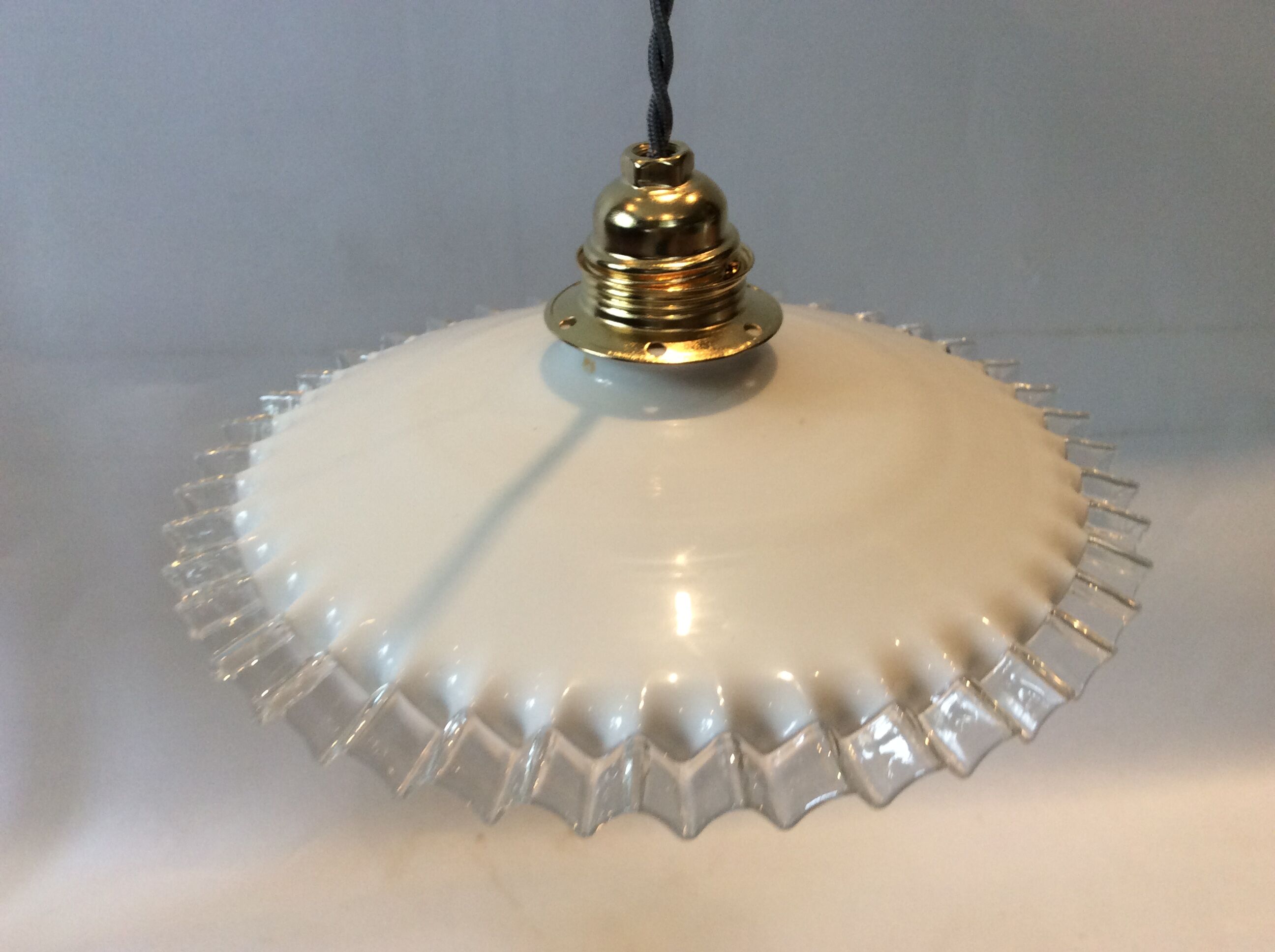 Vintage opaline suspension