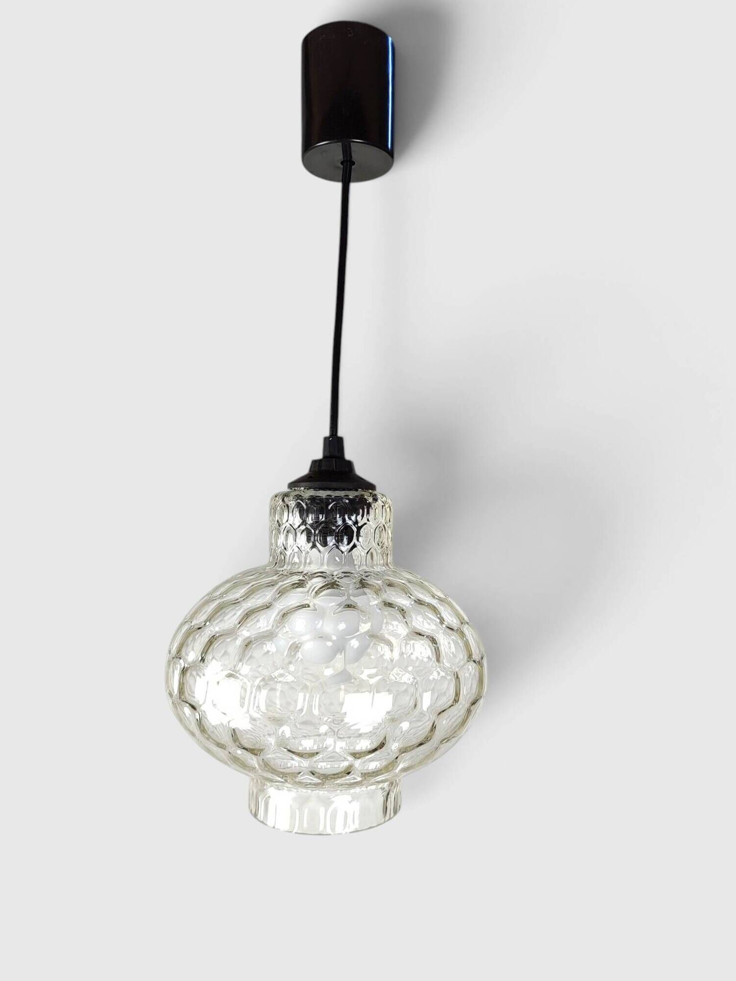 Suspension Space Age in moulded glass honeycomb – 1970