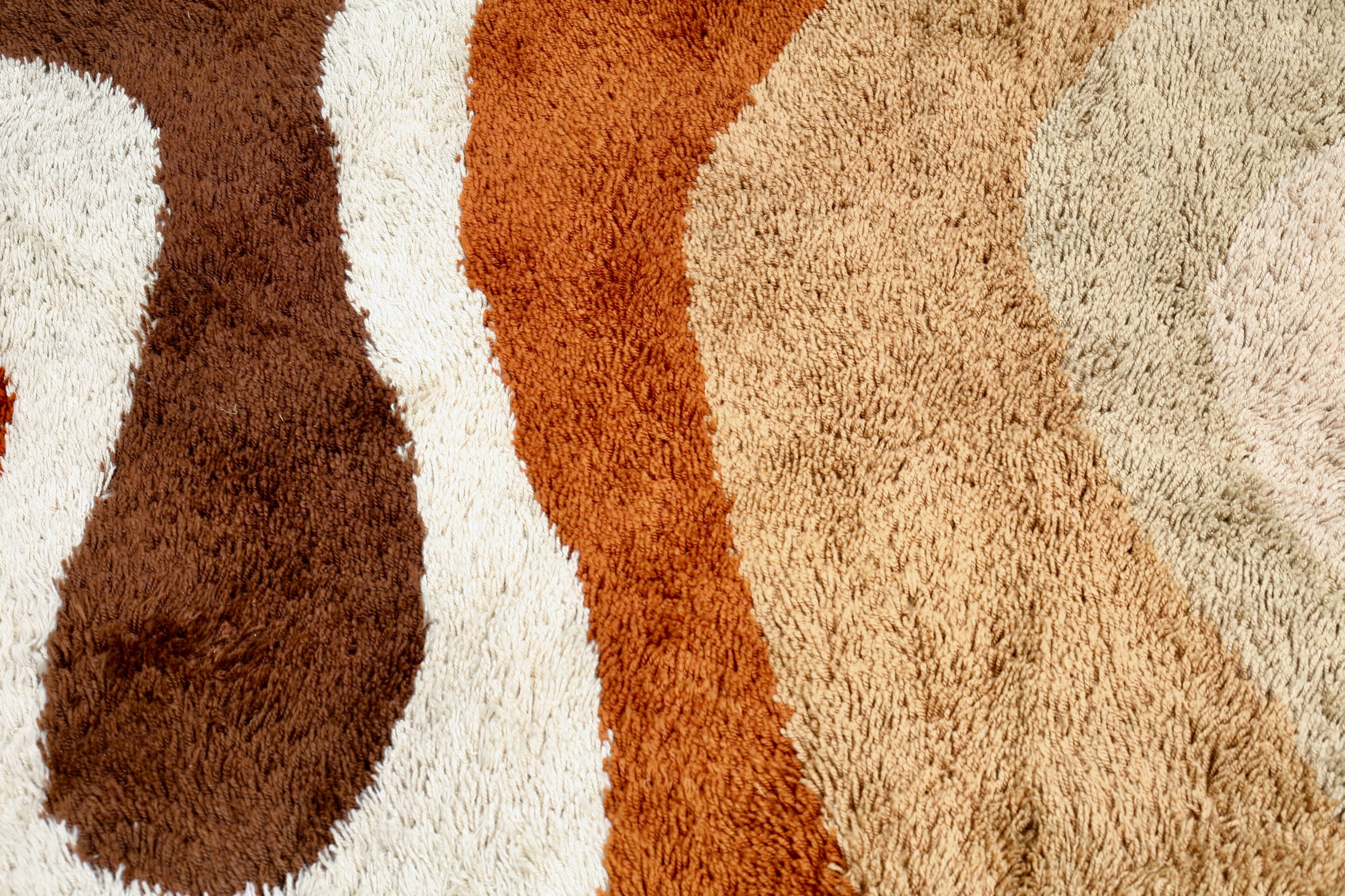 Round carpet Desso kinetic, wool, Netherlands, circa 1970