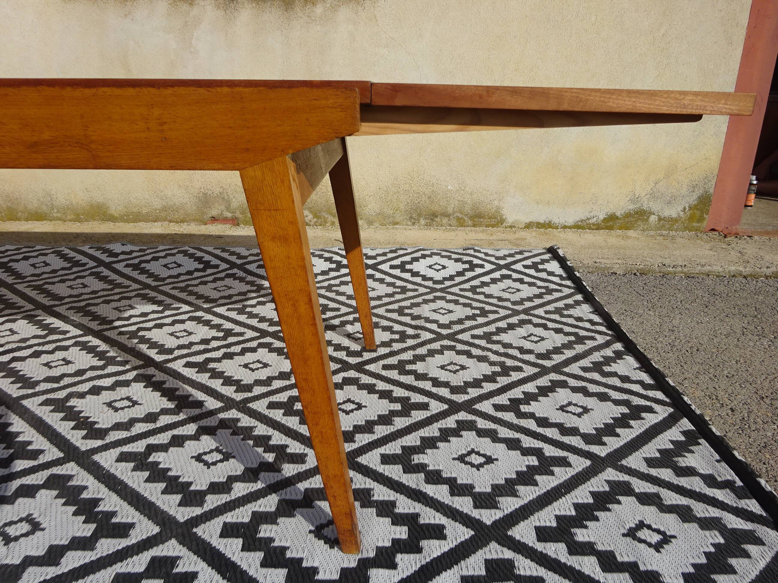 Table vintage en bois avec pieds compas